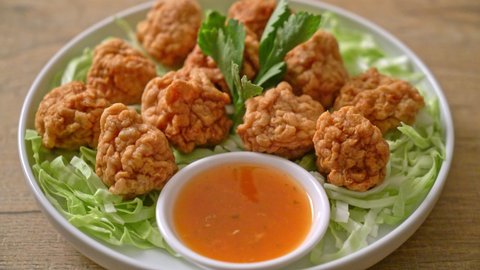 Boiled Shrimp Balls with Spicy Dipping Sauce