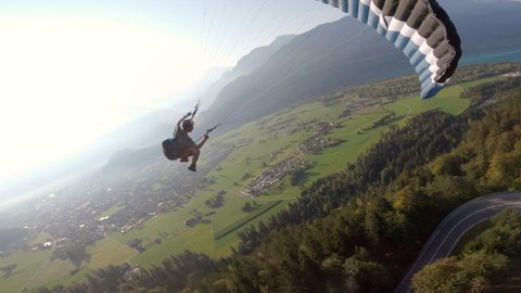 Man flying extreme paraglider in swiss alps, wide angle lens. Adventure freedom concept. Stockvideó