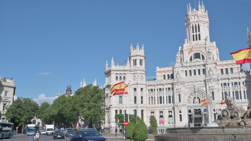 The Cibeles Fountain in Madrid. La fuente de Cibeles. 