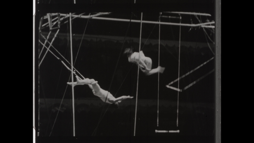 Trapeze перевод. Trapeze hold on 1979. Trapeze artist. Trapeze artist перевод. Swing on a Circus taraoeze.
