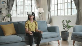 Asian Girl Is Frightening Virtual Reality At Home
