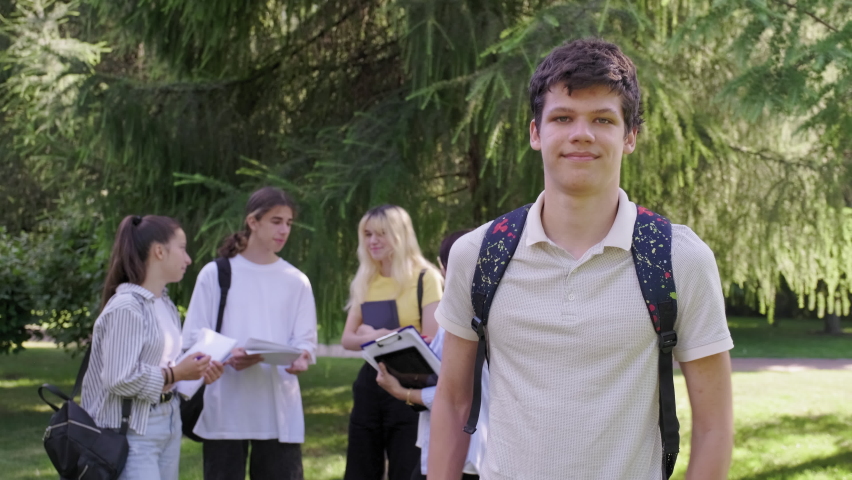 Студент 16 лет. 16 pupils. Студенты в вузе. Девушки подростки. Студент вуза культуры.