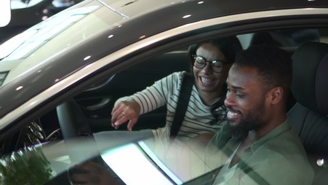 Choosing automobile African-American man with wife in car Spbd