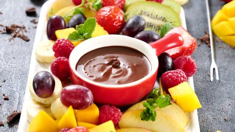 chocolate fondue with fresh fruits	