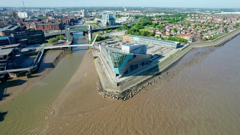 Bird's Eye View Of The Deep Aquarium On The Riverbank Of Hull River With Cityscape In Background In England, United Kingdom. - aerial pullback