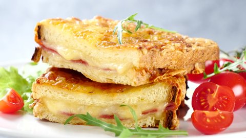 croque monsieur- bread slice with cheese and ham