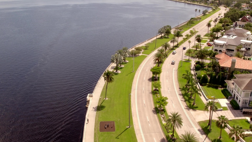 Aerial video Bayshore Blvd reveal Hyde Park luxury homes Tampa FL USA Royalty-Free Stock Footage #1076328641