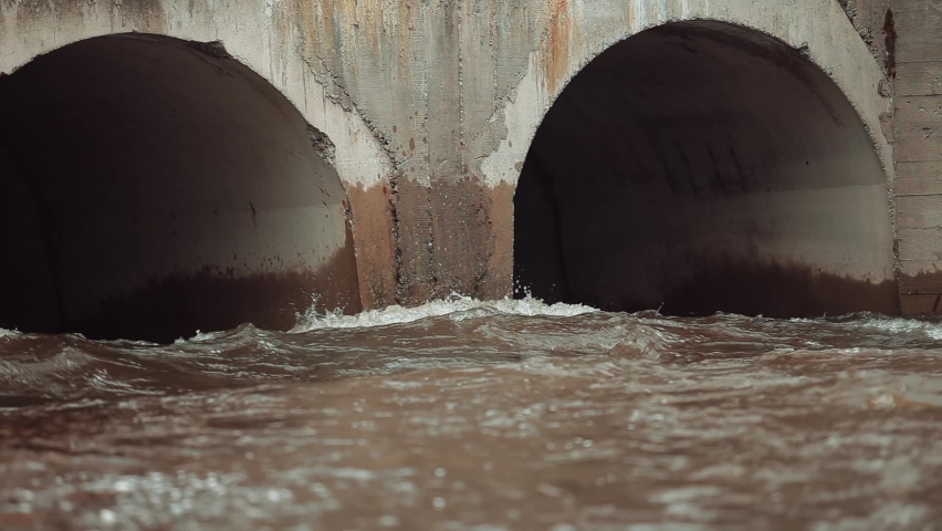 Special large pipes are laid under the bridge so that the river flows without obstacles. Stormy spring waters flow under the bridge. The river flows through a tunnel.