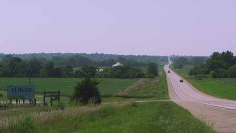 Static view of the highway to the Welcome to Auburn sign.