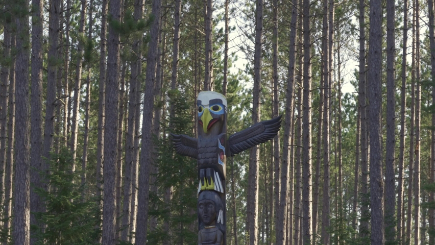 Zooming In Shot Of A Native Totem Pole Carving In Algonquin Provincial Park, Ontario