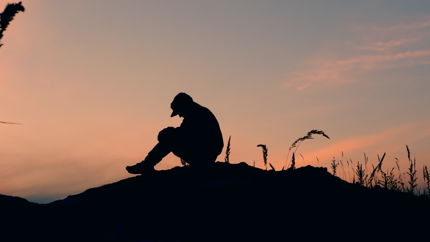 Silueta hombre triste fotos de stock, imágenes de Silueta hombre