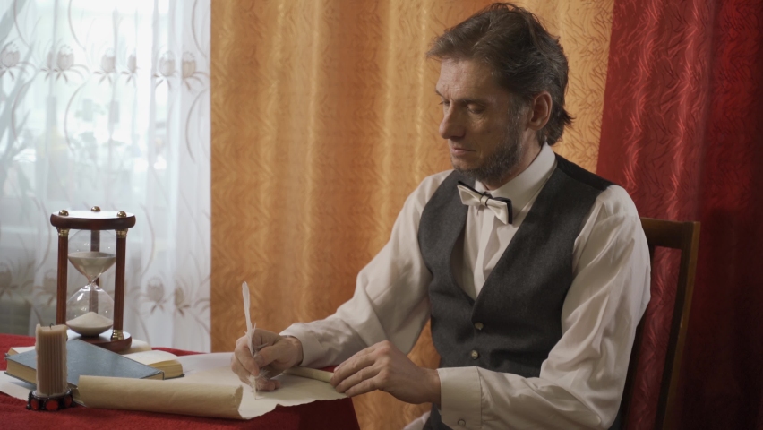 The man in the suit of President Abraham Lincoln portrait