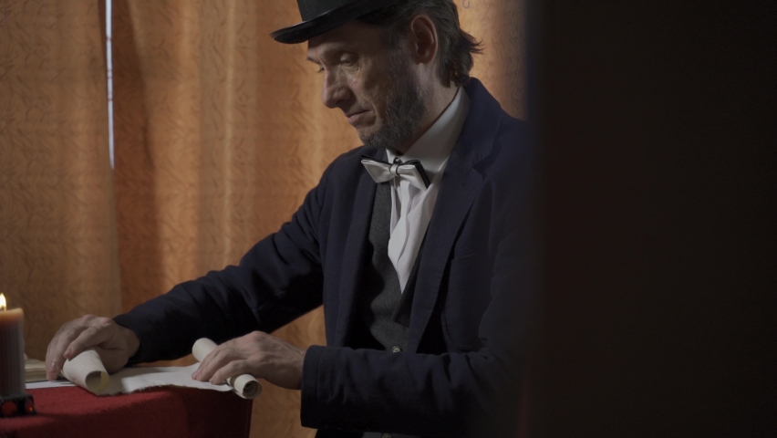 The man in the suit of President Abraham Lincoln portrait