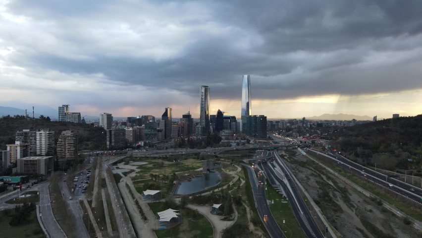 PARK SANTIAGO CHILE COSTANERA CENTER VITACURA