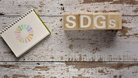 An animation of the words "SDGs" is displayed along with a sketchbook with an illustration of the Earth.