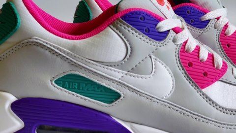 famous footwear nike air max 90