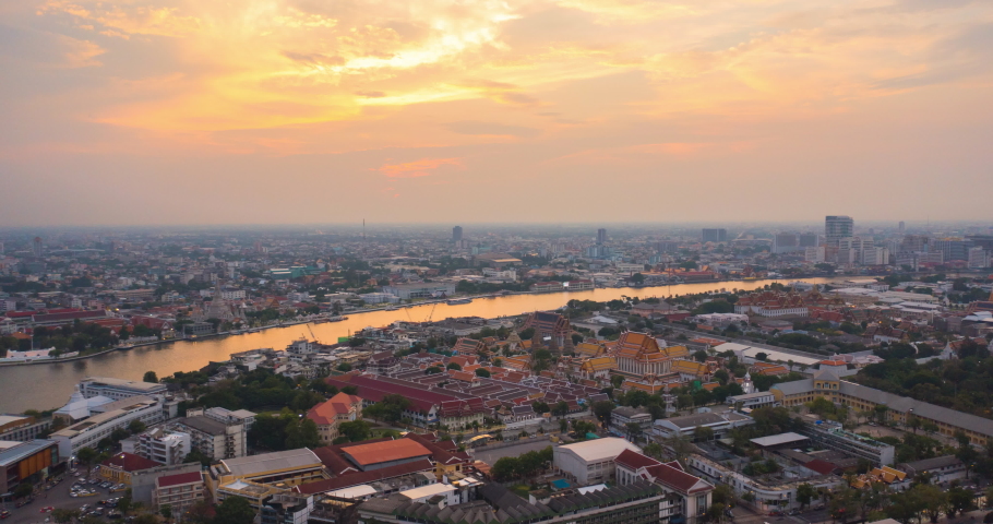 Aerial view Day to Night Time lapse of Chao Phraya River with Royal Grand Palace and Emerald Buddha Temple Landmark of Bangkok, Thailand. Amazing Drone Footage over the City skyline in twilight. Royalty-Free Stock Footage #1080394520