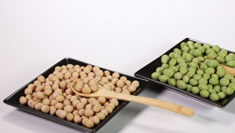 Soybeans and green mung beans on a plate rotating