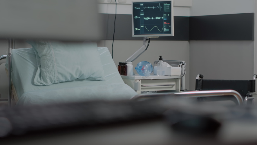 Empty hospital ward for healthcare recovery at facility. Nobody in reanimation room with heart rate monitor, bed, bottle of pills and oxygen tube for medical treatment. Space for health Royalty-Free Stock Footage #1080619535