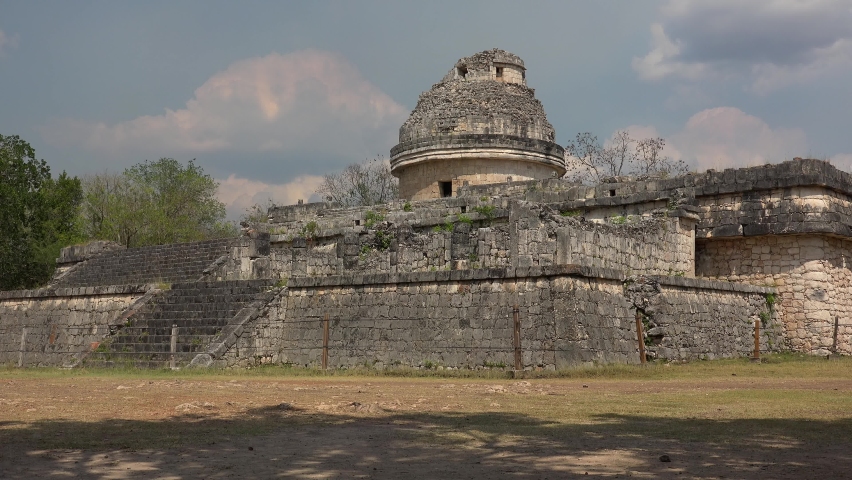 El Caracol (observatory temple) in Chichen Itza. Yucatan, Mexico 