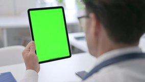 Doctor using Tablet with Green Chroma Screen  - Powered by Shutterstock - Get 15% off with code: PIKWIZARD15