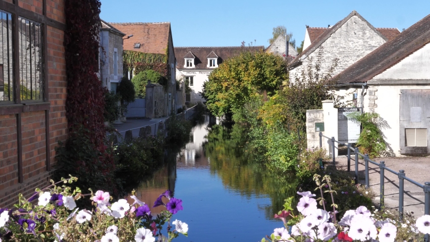 Along the Serein river at Chablis.