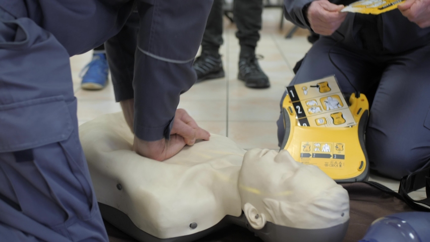 First aid cardiopulmonary resuscitation training demonstration, closeup, handheld Royalty-Free Stock Footage #1080882899