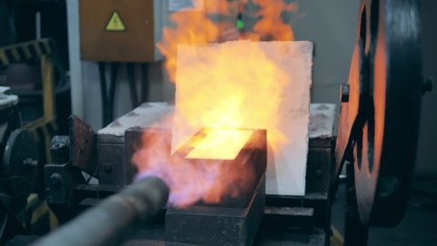 A mold with copper ore is getting burnt