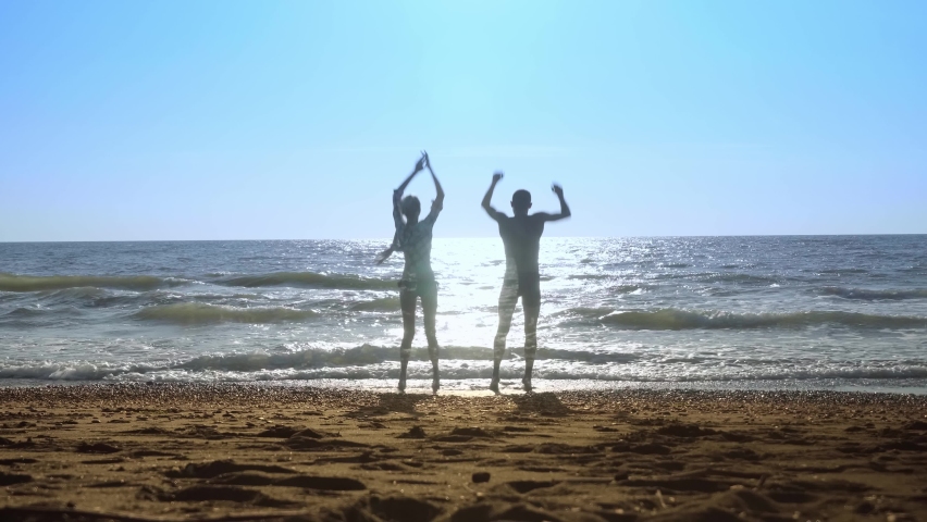 Naked Family Beach : vidéos de stock – Clips vidéo 4K et HD Shutterstock