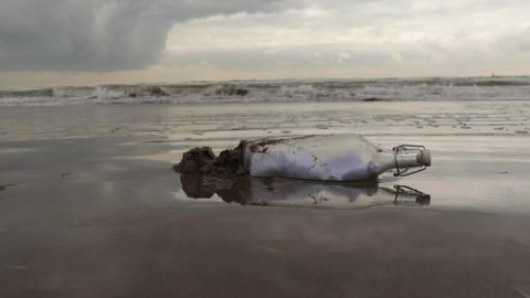 message in a bottle on the dutch beach