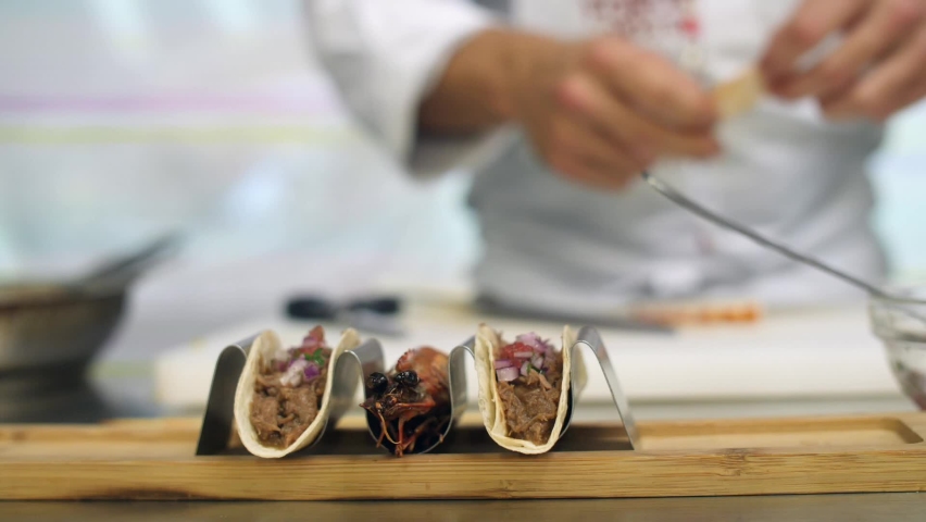 the final steps of the chef in the preparation of dishes