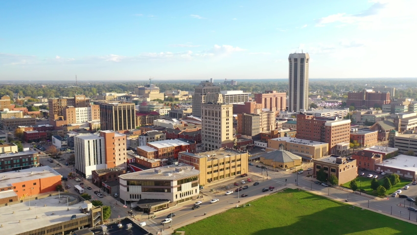 SPRINGFIELD, ILLINOIS - CIRCA 2020s - Aerial establishing shot of the cityscape and skyline of downtown Springfield, Illinois. Royalty-Free Stock Footage #1081840391