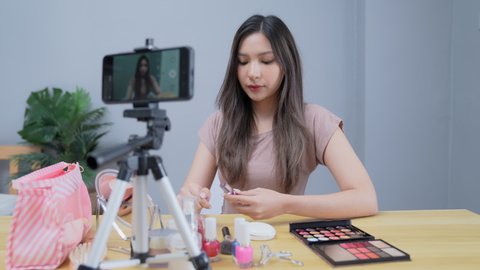 Holiday concept of 4k Resolution. Asian girls are teaching makeup on the internet at home.