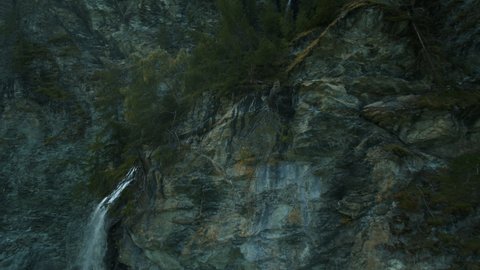 FPV drone view diving down the Jungfernsprung waterfall in Austria - POV aerial : vidéo de stock