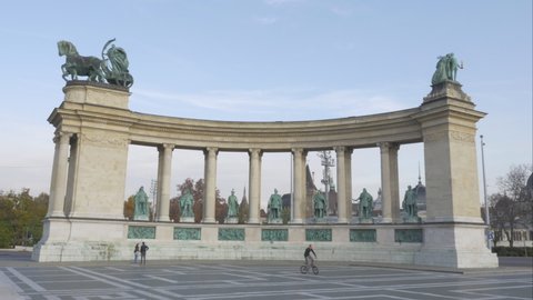 BMX Rider doing sporty freestyle tricks and moves in front of big monument in Budapest, Hungary, 4K