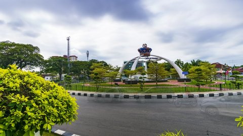 MUAR , JOHOR, MALAYSIA - 10 NOVEMBER 2021 : Timelapse view of replica of the giant Johore Royal Crown at the roundabout Jalan Sulaiman Muar. Sunny day in the morning. Clear blue sky