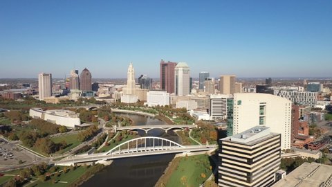 Columbus, Ohio skyline drone videoement down.
