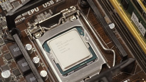Applying thermal paste to the Intel CPU. 09.18.2021 - Russia, Orel