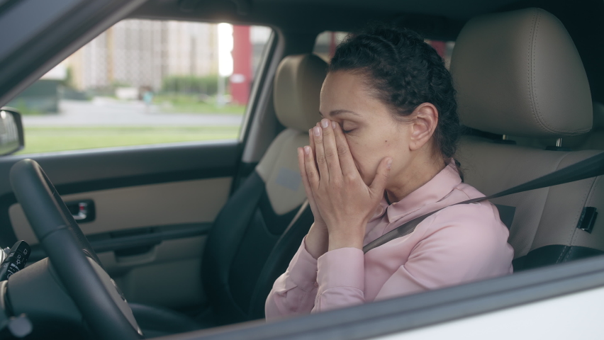 Stuck in car. Gears in car. Stuck in car. Водитель в пробке. Stuck in car.