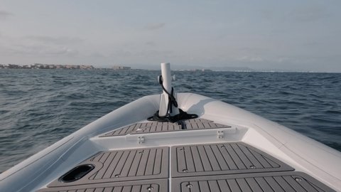 Outboard bow moving from side to side