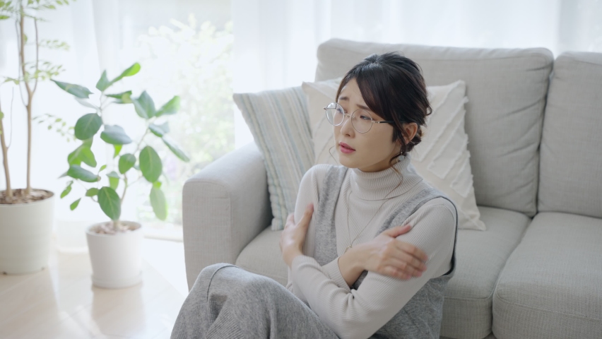 Cold Asian middle woman at home. Royalty-Free Stock Footage #1082707588
