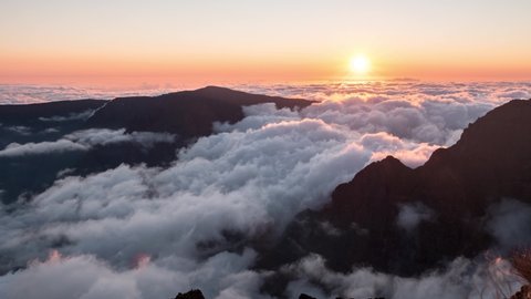 Time lapse filming the sunset on clouds from the summit of Reunion Island : Piton des Neiges