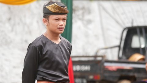 Indonesian man wearing Sesingal a traditional headband by using the Tidung tribe. Its part of the cultural program in Tarakan, Kalimantan Utara, Indonesia. Tarakan, Indonesia. Nov, 22,2021