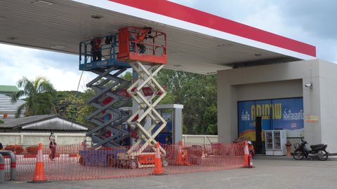 36 Scissor lift maintenance Stock Video Footage - 4K and HD Video Clips ...