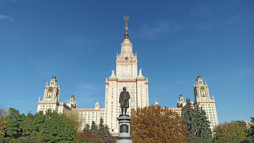 Большой театр мгу. Москва театральный университет Ломоносова снаружи. МГУ лучший вуз России плакат. МГТУ Воробьевы горы.