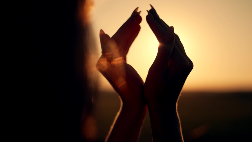 Happy girl in park at sunset. Figure made by fingers. Hands of girl shape of heart. Summer dream. Happiness of freedom in field at sunset. Sunlight between fingers. Silhouette of happy girl in park Royalty-Free Stock Footage #1083307189