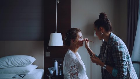 Nizhny Novgorod, August 7, 2021. The makeup artist works with the bride's eyes