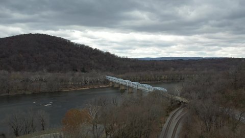 The Point of Rocks Bridge connects Maryland and Virginia at the Potomac River. 