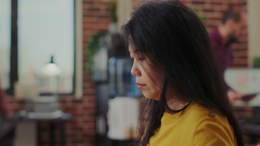 Company accountant planning business development and sales growth in startup ofice. Employee working on financial strategy for big investment, creating successful presentation. Close up