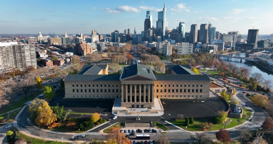 Aerial establishing shot of Philadelphia skyline, Museum of Art. Beautiful daytime flight. Royalty-Free Stock Footage #1083866221